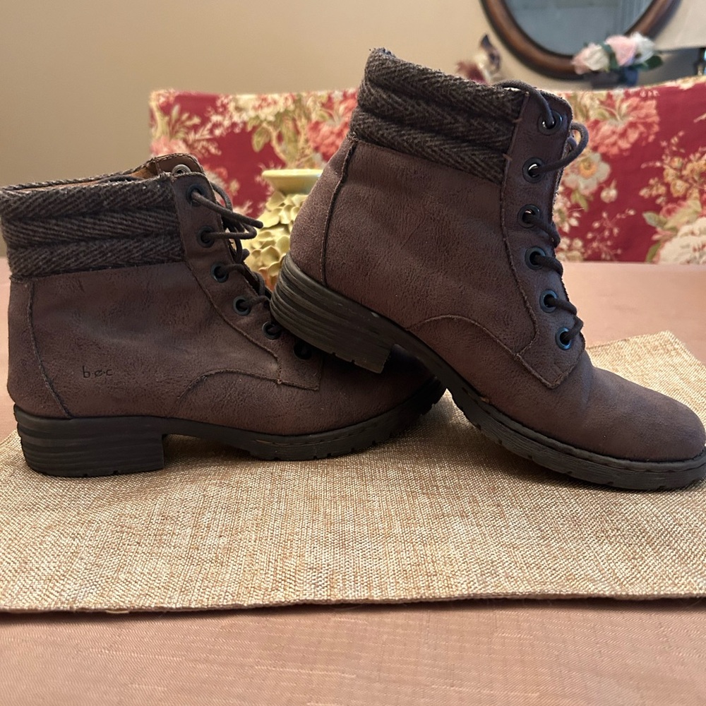 Boots  b o c Born women’s lace up fashion/ walking boot size 7.5 taupe color